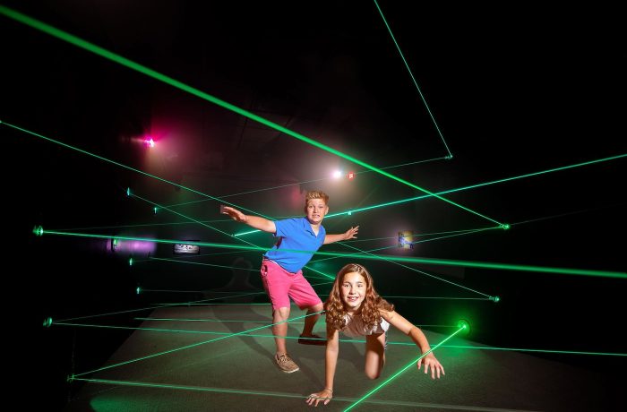 Mê cung ánh sáng - Laser Maze tại trung tâm giải trí tương tác công nghệ JP World.